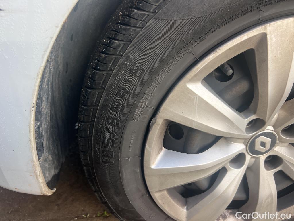  Renault  Clio RENAULT  / 2019 / 5P / berlina con portón Business TCe 74 kW (100CV) GLP #23