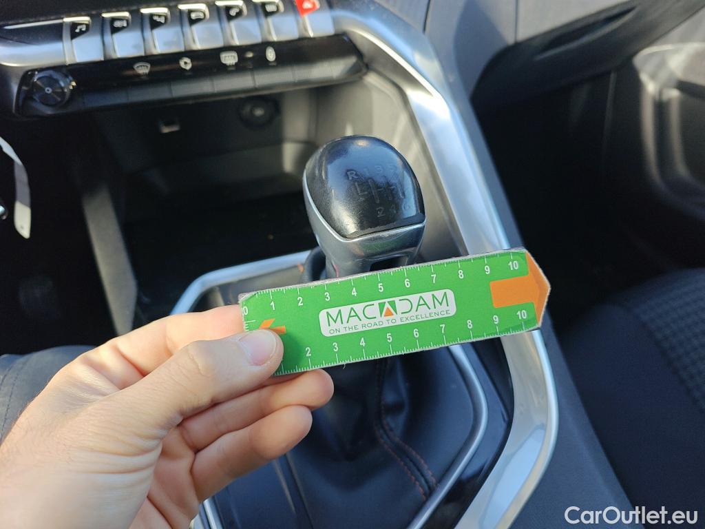  Peugeot  3008 PEUGEOT  / 2016 / 5P / todoterreno 1.5L BlueHDi 96kW (130CV) S&S Active #35