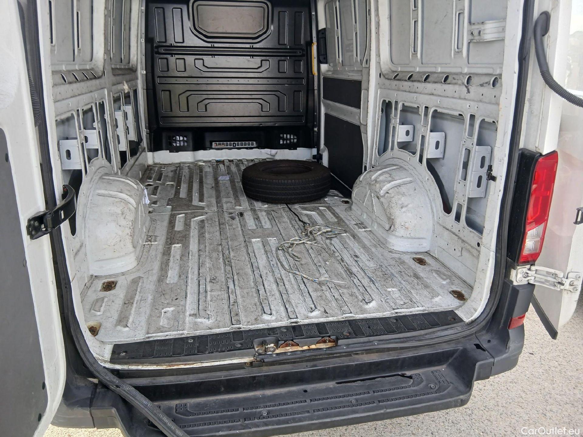  Volkswagen  Crafter VOLKSWAGEN  / 2017 / 4P / furgón 35 Furgón BM TN L3H2 2.0TDI 103kW(140CV) #31