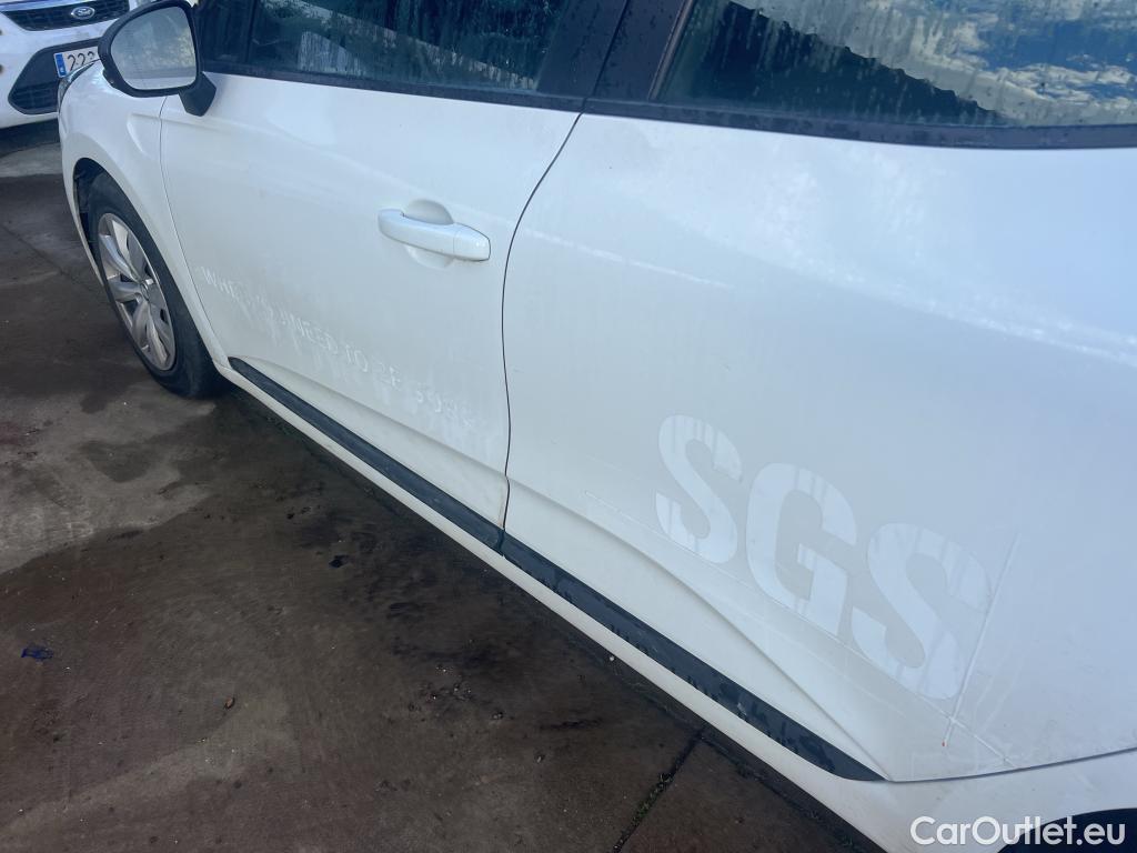  Renault  Clio RENAULT  / 2019 / 5P / berlina con portón Business TCe 74 kW (100CV) GLP #2