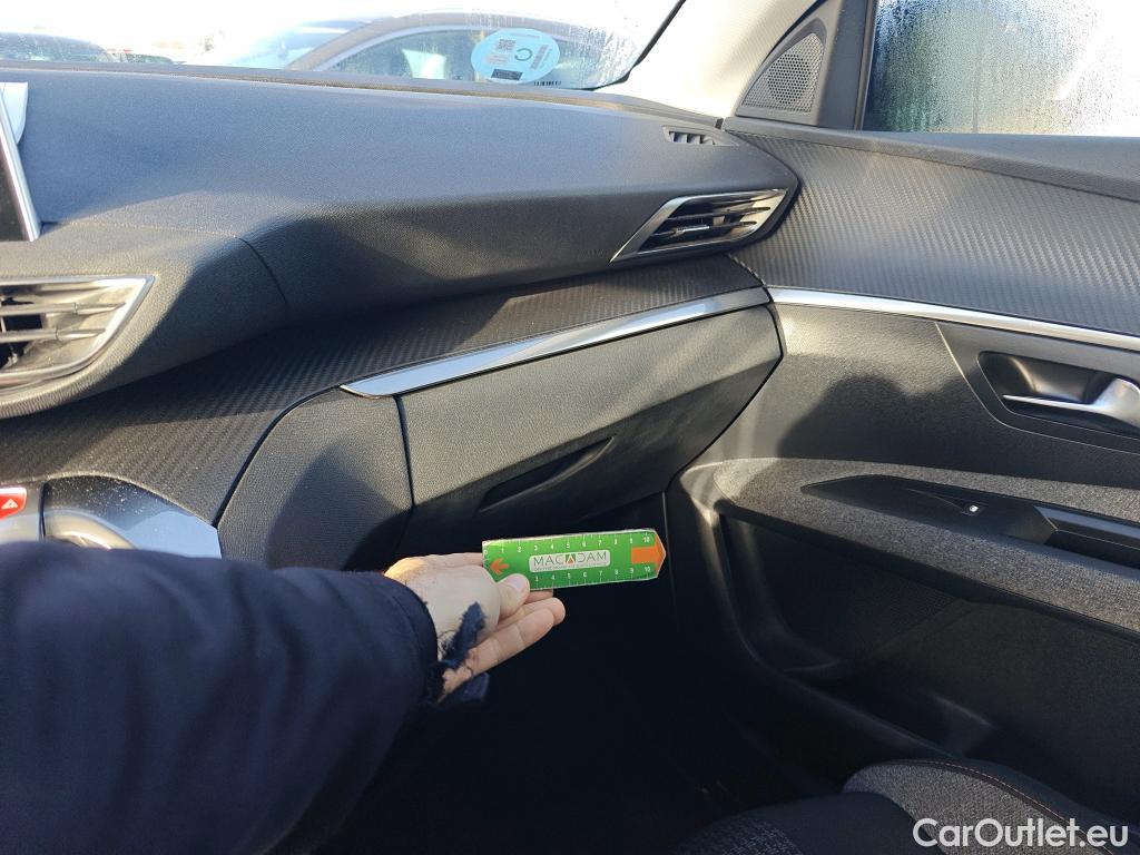  Peugeot  3008 PEUGEOT  / 2016 / 5P / todoterreno 1.5L BlueHDi 96kW (130CV) S&S Active #30