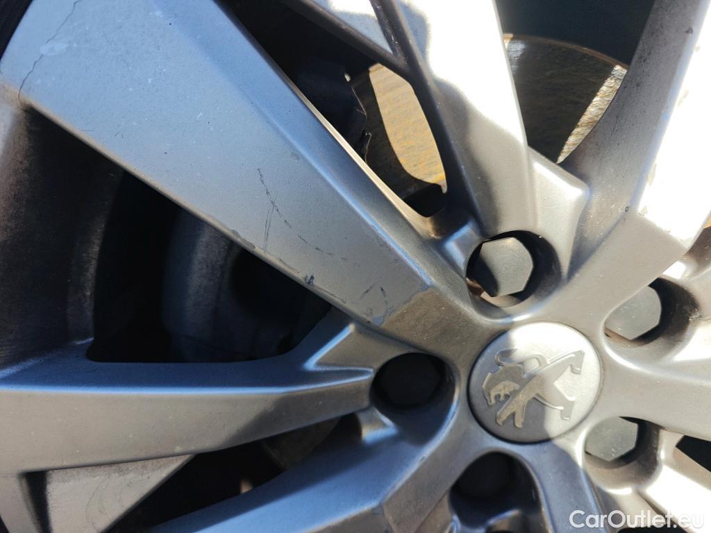  Peugeot  3008 PEUGEOT  / 2016 / 5P / todoterreno 1.5L BlueHDi 96kW (130CV) S&S Active #22