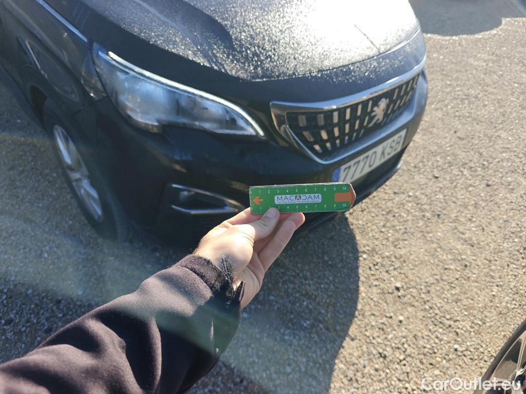  Peugeot  3008 PEUGEOT  / 2016 / 5P / todoterreno 1.5L BlueHDi 96kW (130CV) S&S Active #37