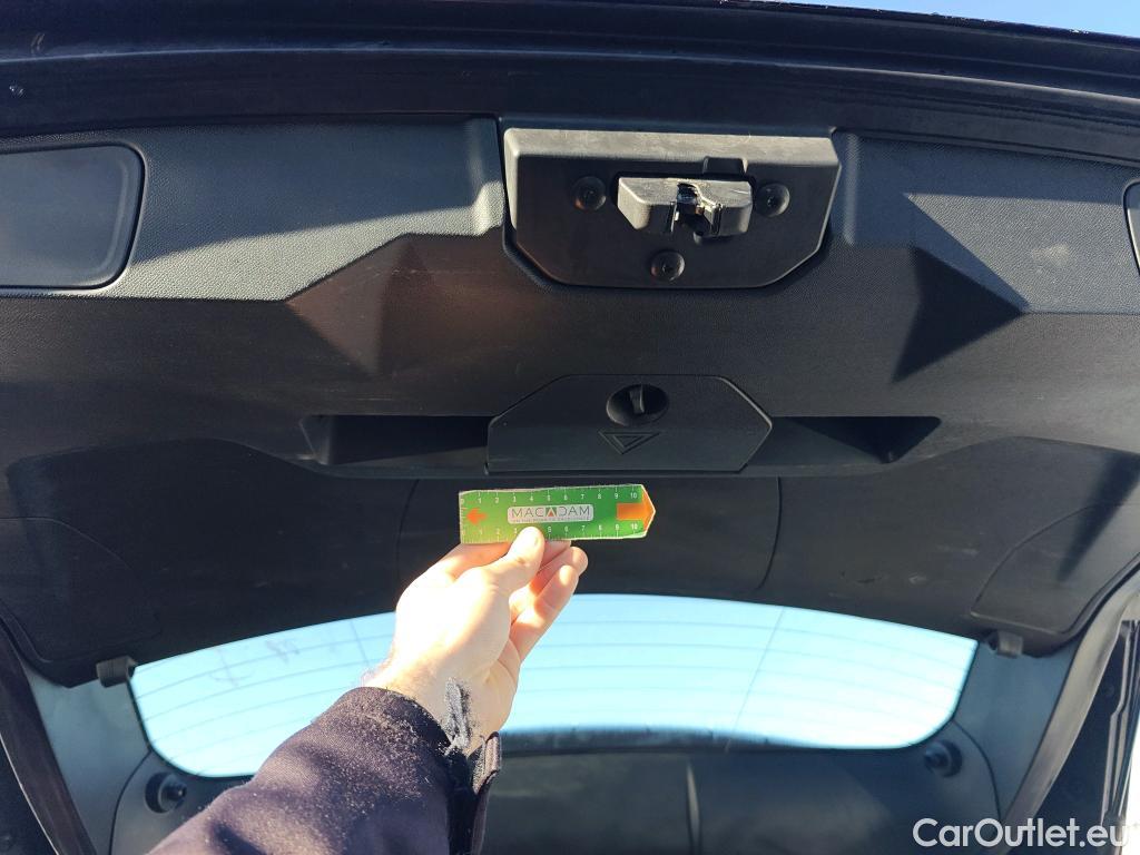  Peugeot  3008 PEUGEOT  / 2016 / 5P / todoterreno 1.5L BlueHDi 96kW (130CV) S&S Active #28