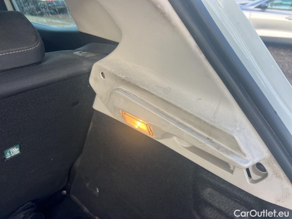  Renault  Clio RENAULT  / 2019 / 5P / berlina con portón Business TCe 74 kW (100CV) GLP #4