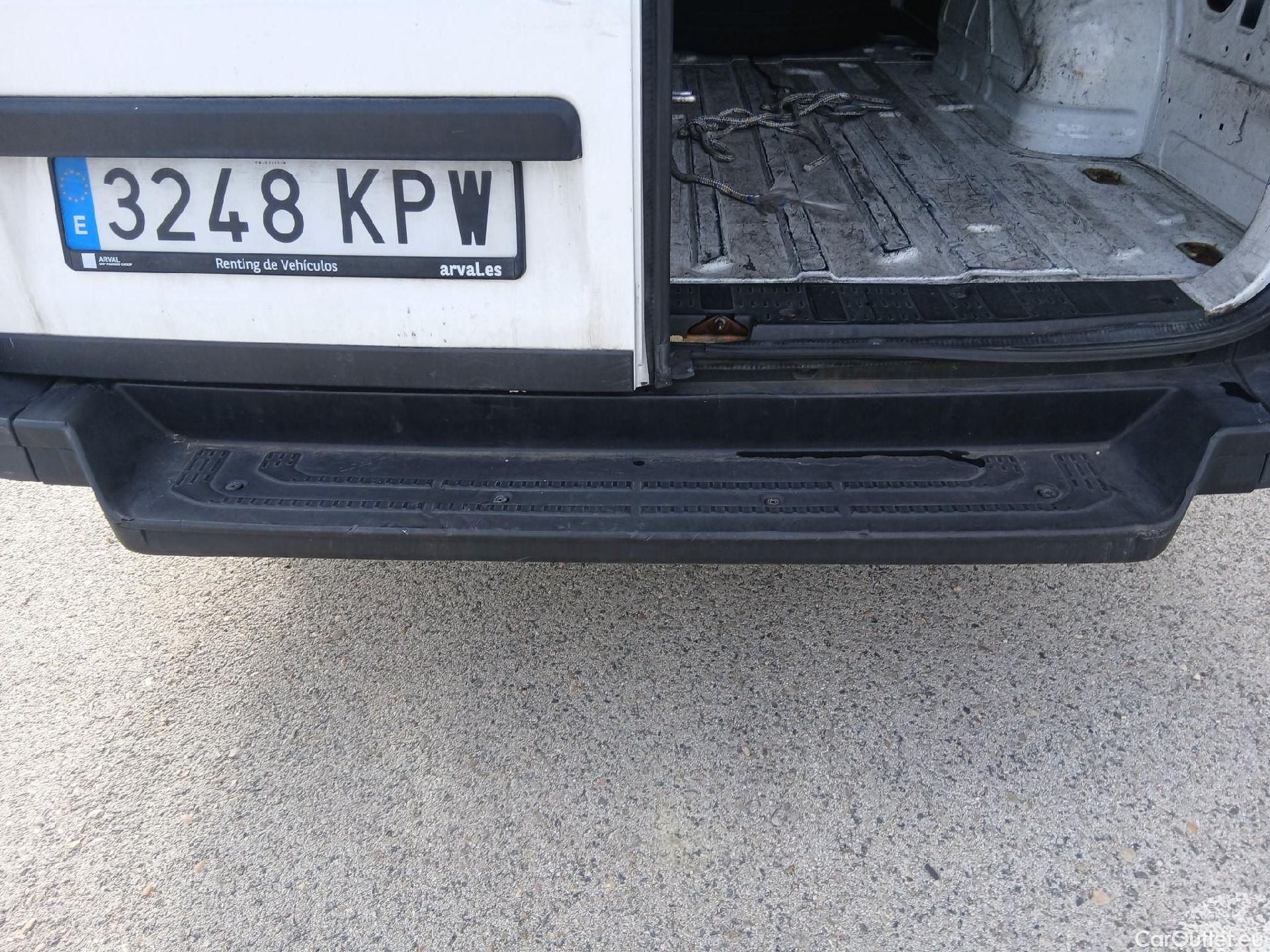  Volkswagen  Crafter VOLKSWAGEN  / 2017 / 4P / furgón 35 Furgón BM TN L3H2 2.0TDI 103kW(140CV) #33