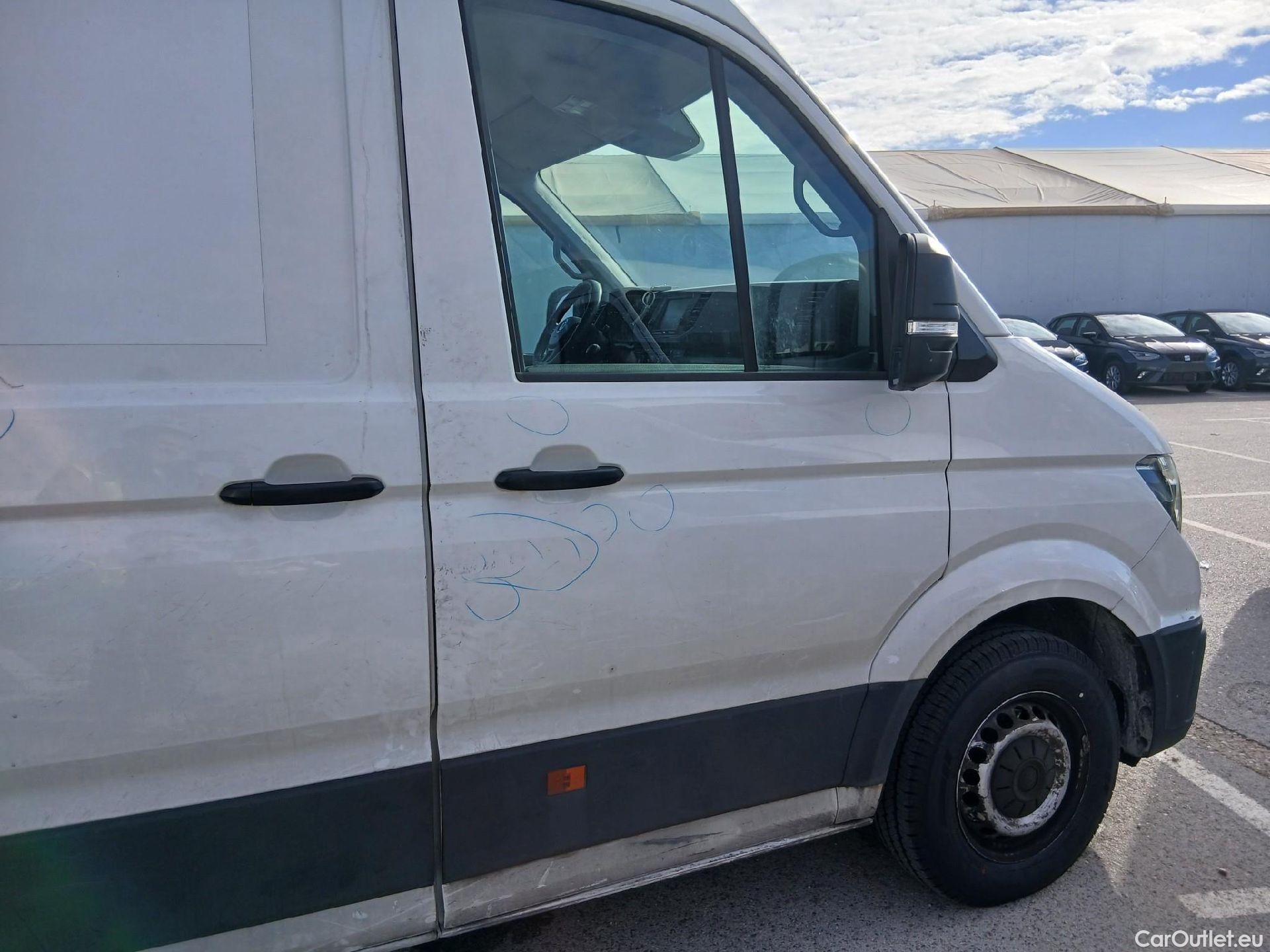  Volkswagen  Crafter VOLKSWAGEN  / 2017 / 4P / furgón 35 Furgón BM TN L3H2 2.0TDI 103kW(140CV) #63