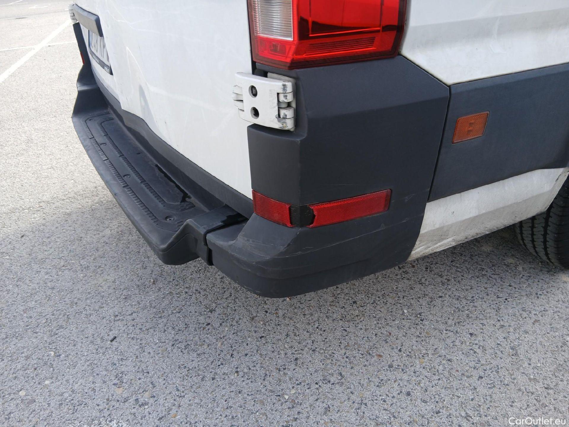  Volkswagen  Crafter VOLKSWAGEN  / 2017 / 4P / furgón 35 Furgón BM TN L3H2 2.0TDI 103kW(140CV) #38