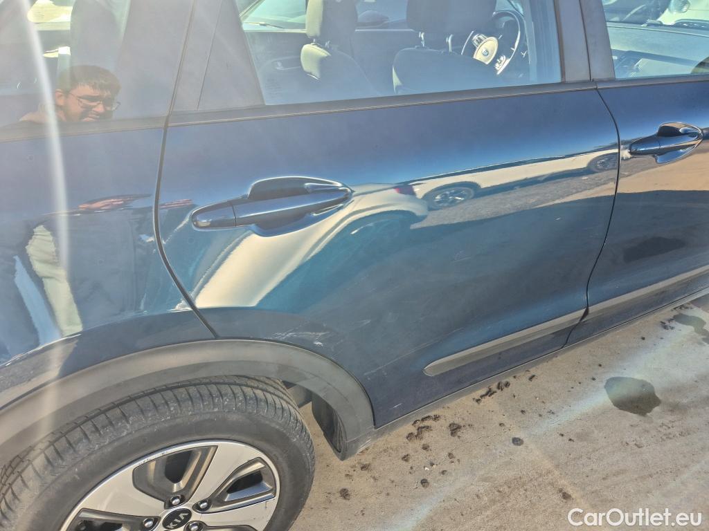  KIA  Niro KIA  / 2016 / 5P / crossover 1.6 GDi Híbrido 104kW (141CV) Drive #3