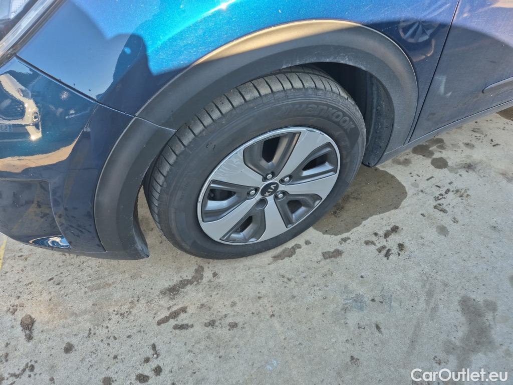  KIA  Niro KIA  / 2016 / 5P / crossover 1.6 GDi Híbrido 104kW (141CV) Drive #11