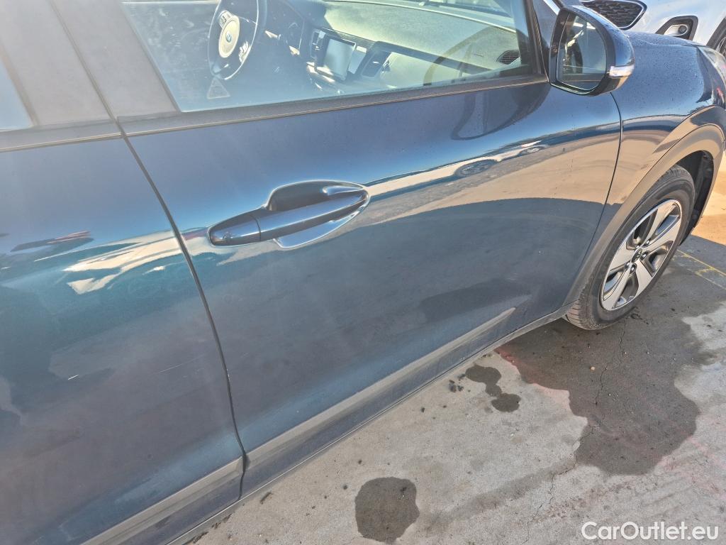  KIA  Niro KIA  / 2016 / 5P / crossover 1.6 GDi Híbrido 104kW (141CV) Drive #25