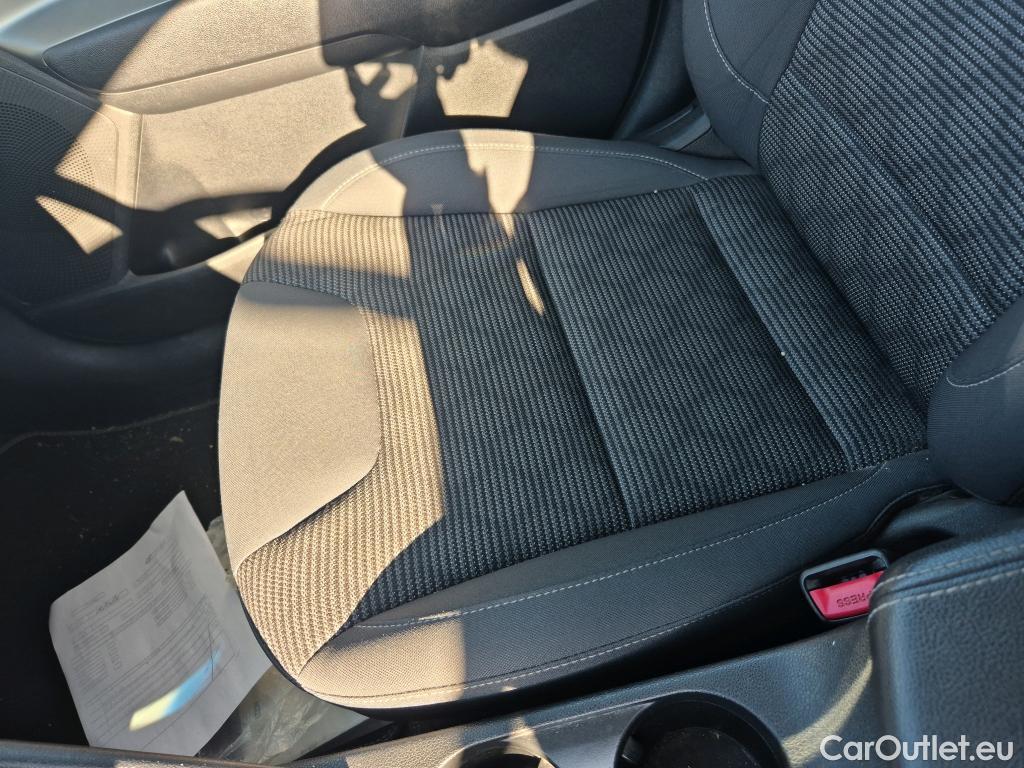  KIA  Niro KIA  / 2016 / 5P / crossover 1.6 GDi Híbrido 104kW (141CV) Drive #19