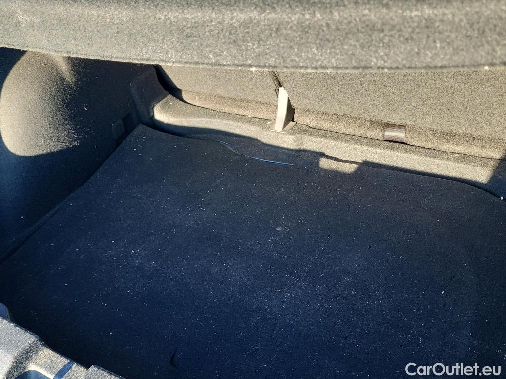  Volkswagen  T-ROC VOLKSWAGEN  / 2017 / 5P / todoterreno Edition 1.0 TSI 81kW (110CV) #33