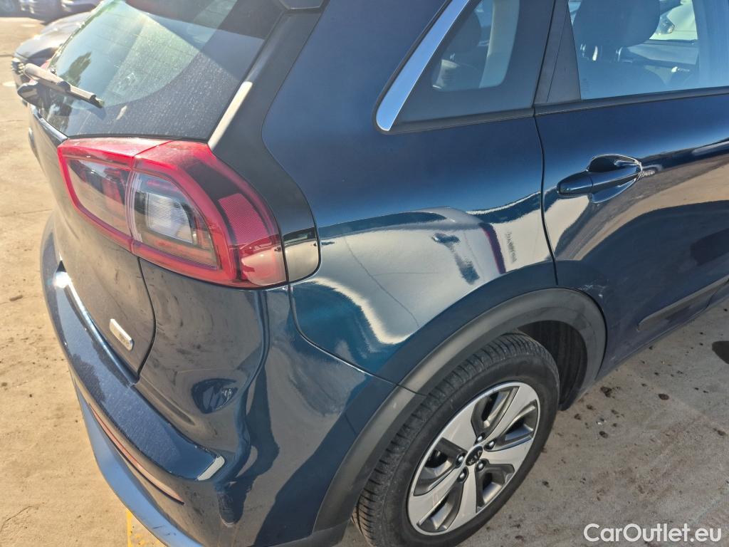  KIA  Niro KIA  / 2016 / 5P / crossover 1.6 GDi Híbrido 104kW (141CV) Drive #27