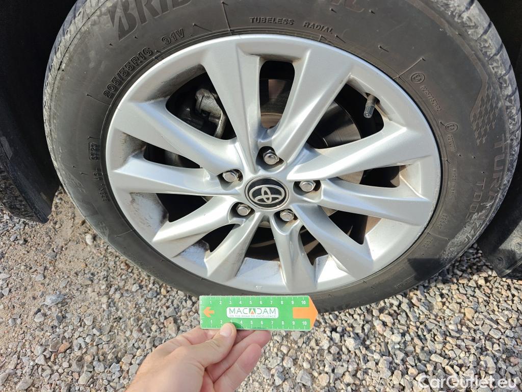  Toyota  Corolla TOYOTA  / 2019 / 5P / familiar 1.8 125H ACTIVE TECH E-CVT TOU SPORT #9