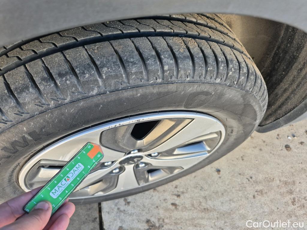  KIA  Niro KIA  / 2016 / 5P / crossover 1.6 GDi Híbrido 104kW (141CV) Drive #16