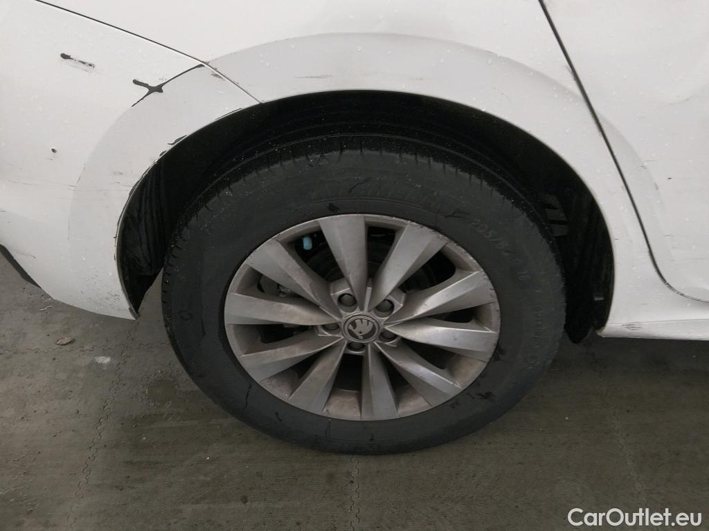  Skoda  KAMIQ SKODA  1.0 TSI 81kW (110CV) DSG Ambition (CX) #40