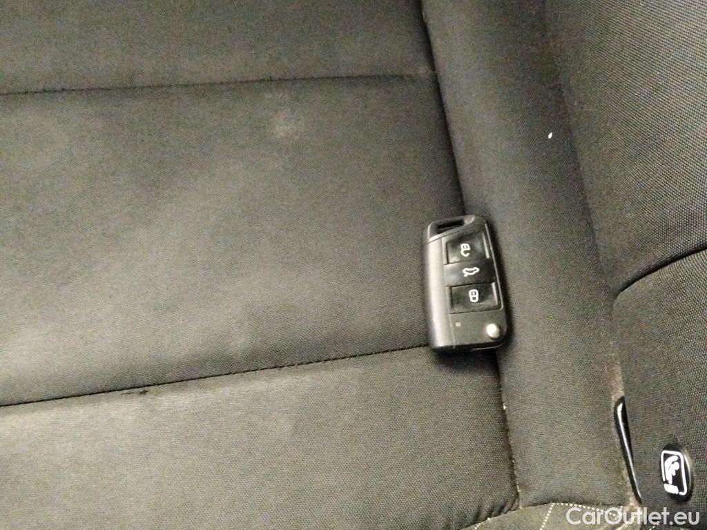  Skoda  KAMIQ SKODA  1.0 TSI 81kW (110CV) DSG Ambition (CX) #8