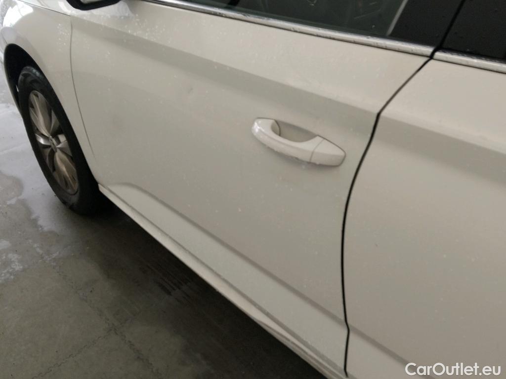  Skoda  KAMIQ SKODA  1.0 TSI 81kW (110CV) DSG Ambition (CX) #23