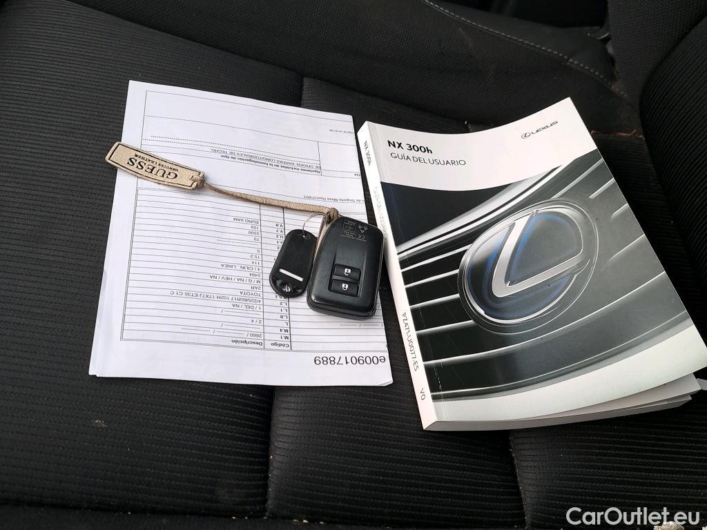  Lexus  NX LEXUS  / 2017 / 5P / todoterreno 2.5 300h Business Navigation 2WD (CX) #1