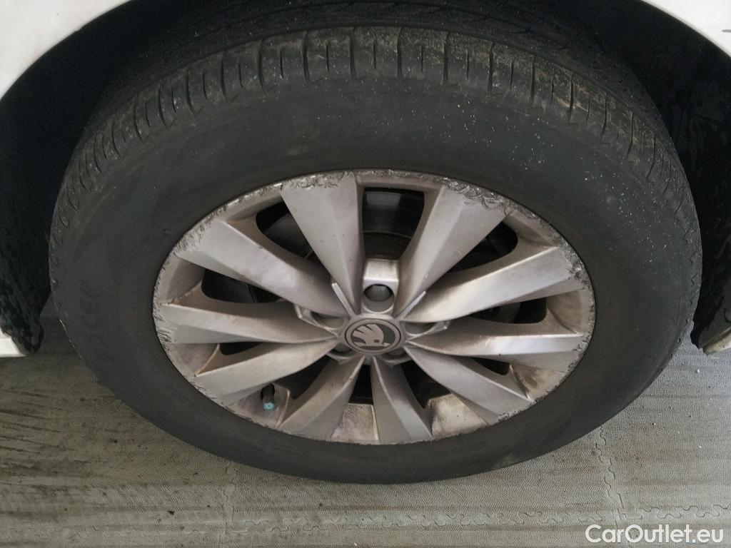  Skoda  KAMIQ SKODA  1.0 TSI 81kW (110CV) DSG Ambition (CX) #36