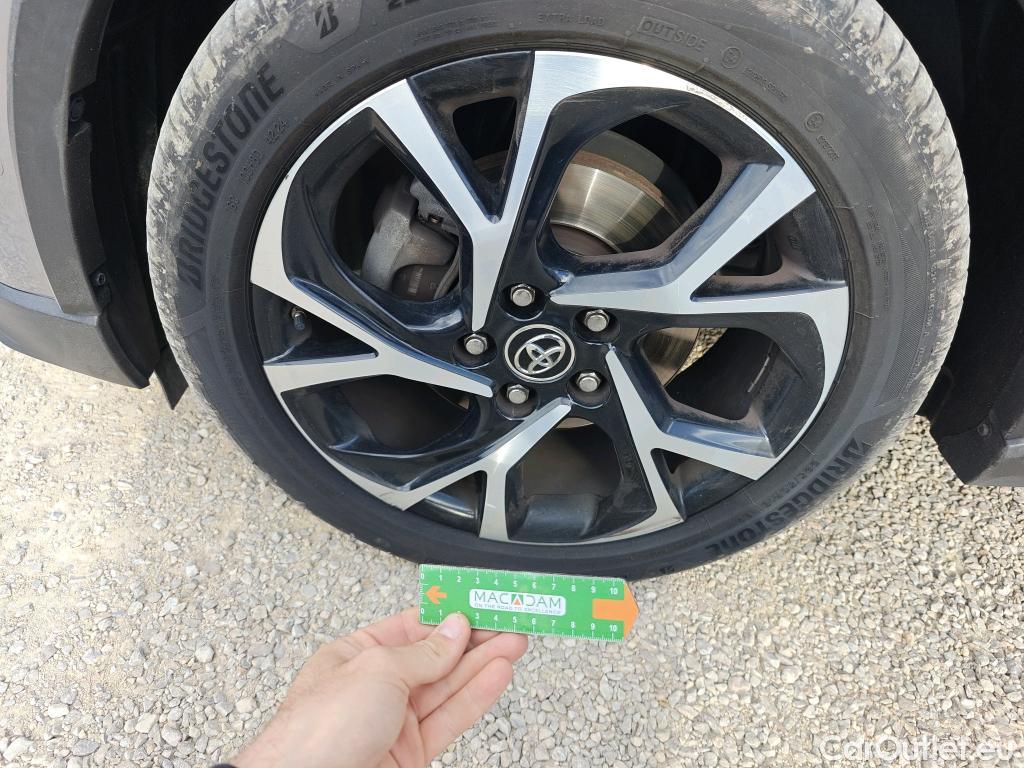  Toyota  C-HR TOYOTA  / 2016 / 5P / todoterreno 1.8 125H Advance (CX) #1