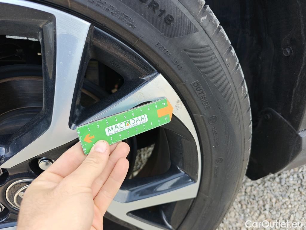  Toyota  C-HR TOYOTA  / 2016 / 5P / todoterreno 1.8 125H Advance (CX) #28