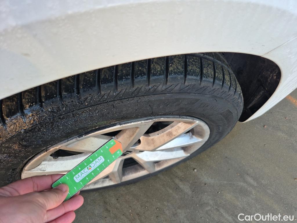  Seat  Leon  Sportstourer Style Go 2.0 TDI 115CV MT6 E6d #11