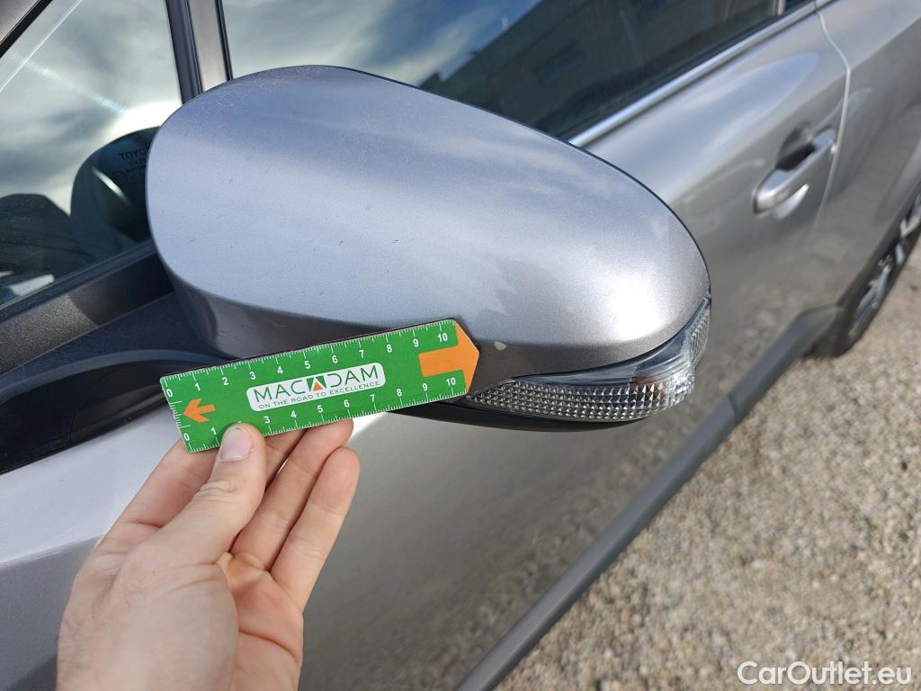  Toyota  C-HR TOYOTA  / 2016 / 5P / todoterreno 1.8 125H Advance (CX) #18