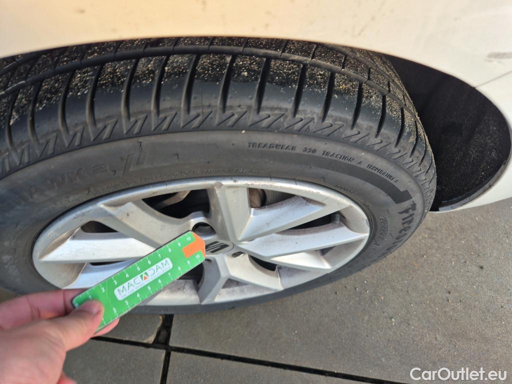  Seat  Leon  Sportstourer Style Go 2.0 TDI 115CV MT6 E6d #7