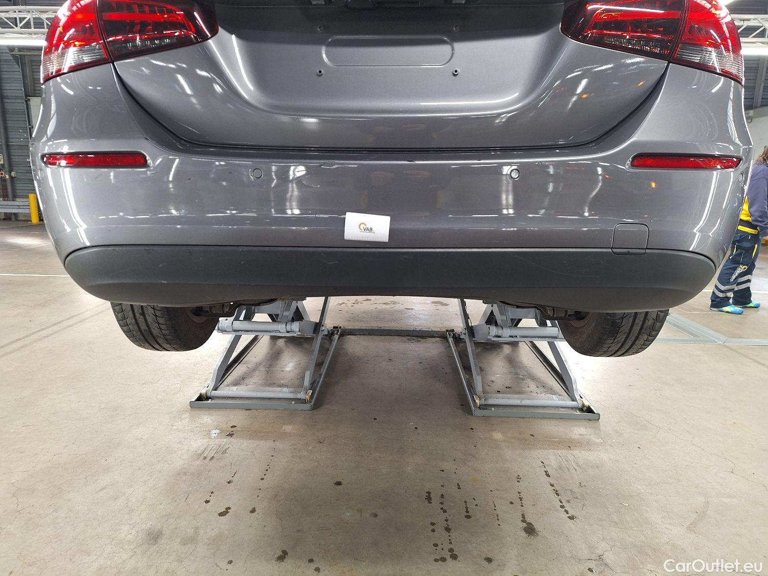  Mercedes  A-Klasse Mercedes, A-Class Berline '18, Mercedes-Benz  Limousine A 180 d DCT Busin #47