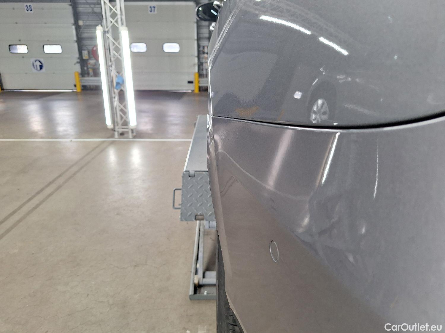  Mercedes  A-Klasse Mercedes, A-Class Berline '18, Mercedes-Benz  Limousine A 180 d DCT Busin #37