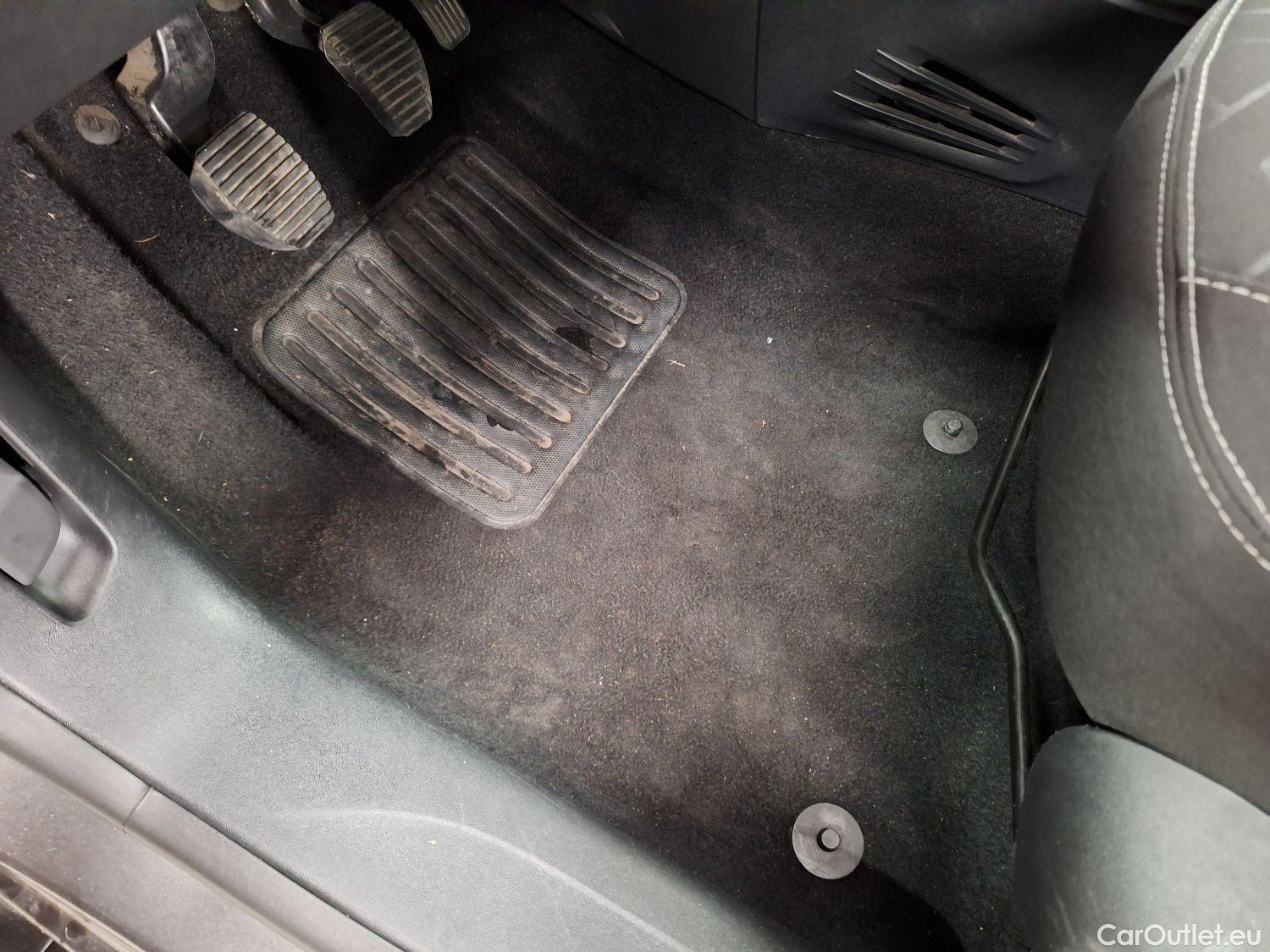  Peugeot  2008 Peugeot,  FL'16, Peugeot  1.2 Puretech 61kW S&S Active 5d #36