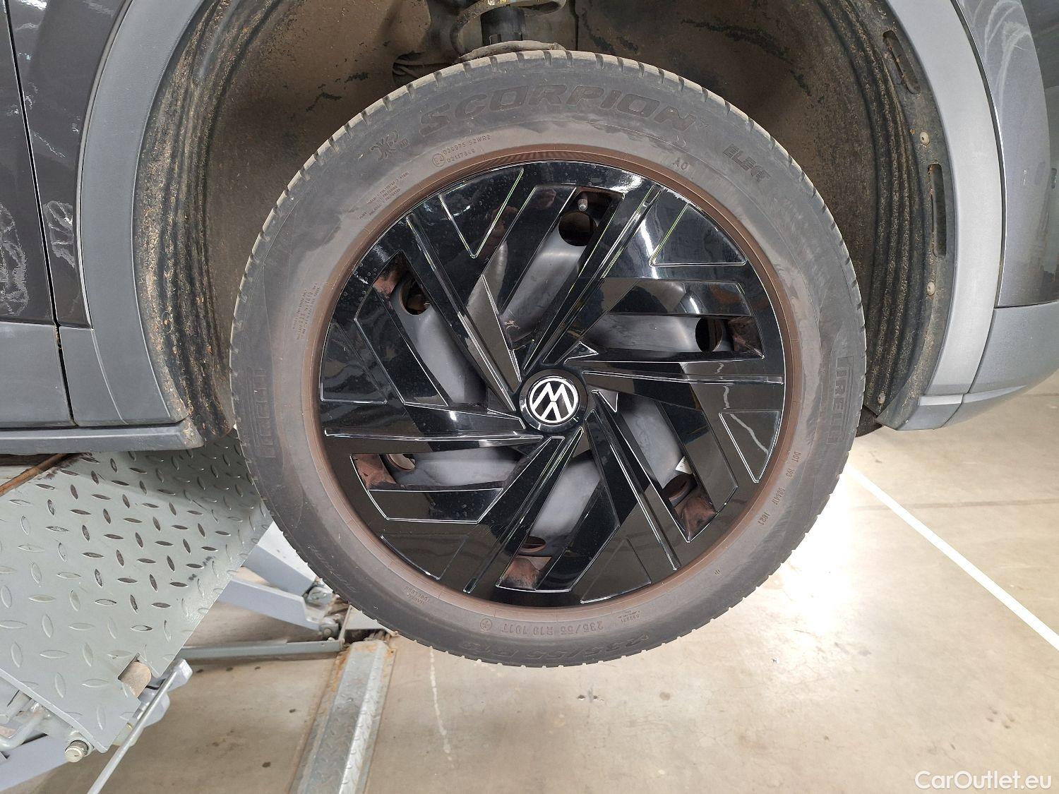  Volkswagen  ID.4 VW,  '20 BEV, Volkswagen  77kWh Pro Family 5d #5