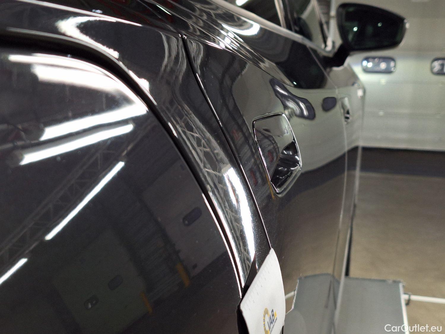  Volkswagen  ID.4 VW,  '20 BEV, Volkswagen  77kWh Pro Family 5d #16