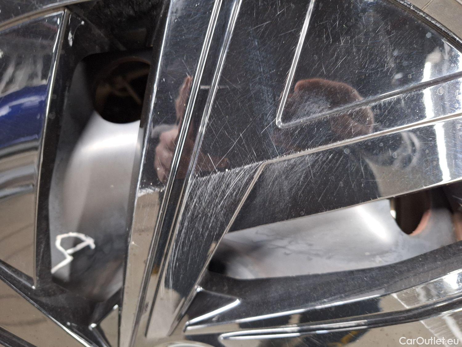  Volkswagen  ID.4 VW,  '20 BEV, Volkswagen  77kWh Pro Family 5d #10