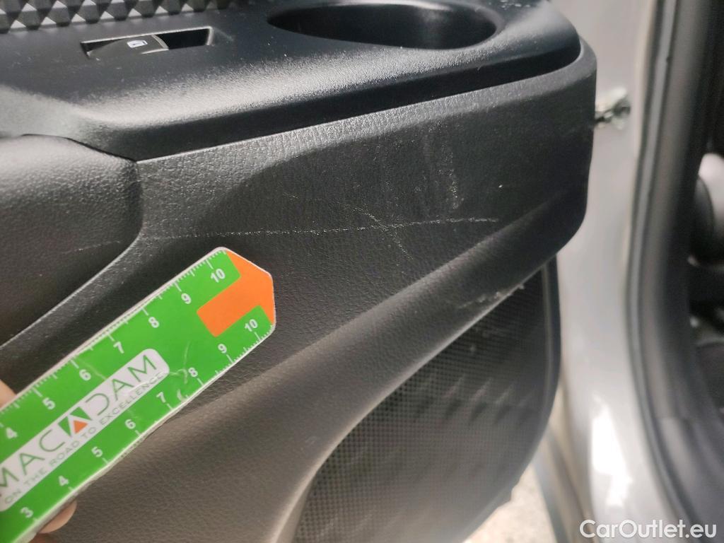  Toyota  C-HR TOYOTA  / 2016 / 5P / todoterreno 1.8 125H Advance (CX) #23