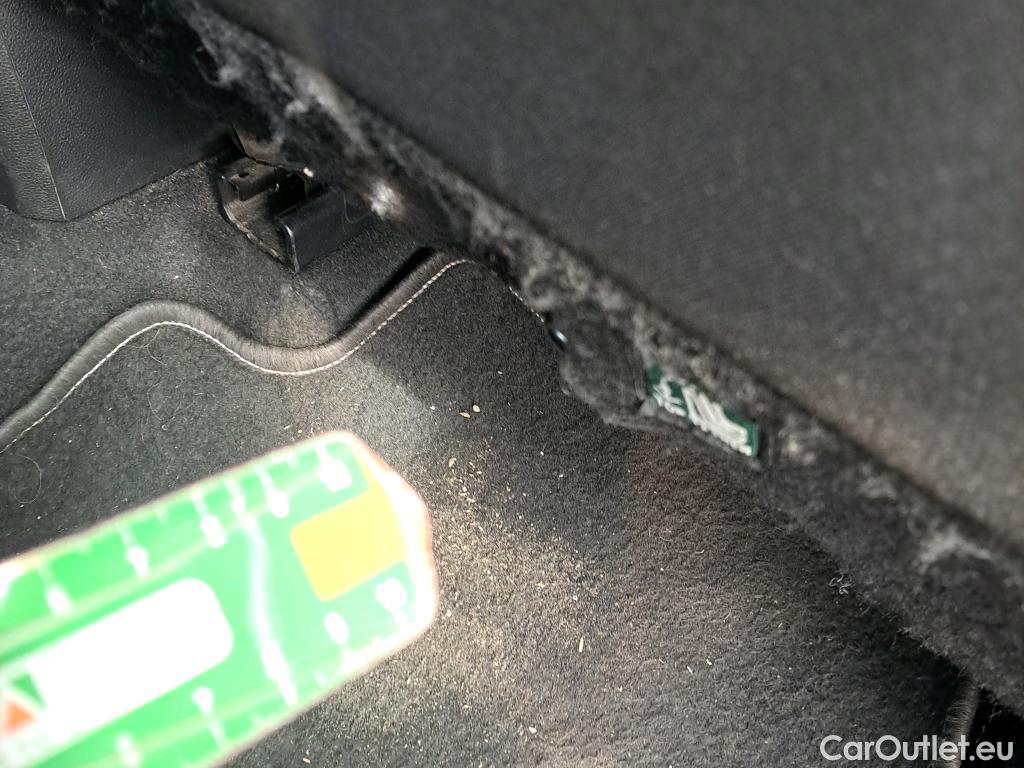  Renault  Captur RENAULT  / 2019 / 5P / todoterreno Intens TCe 90 (AC) #4