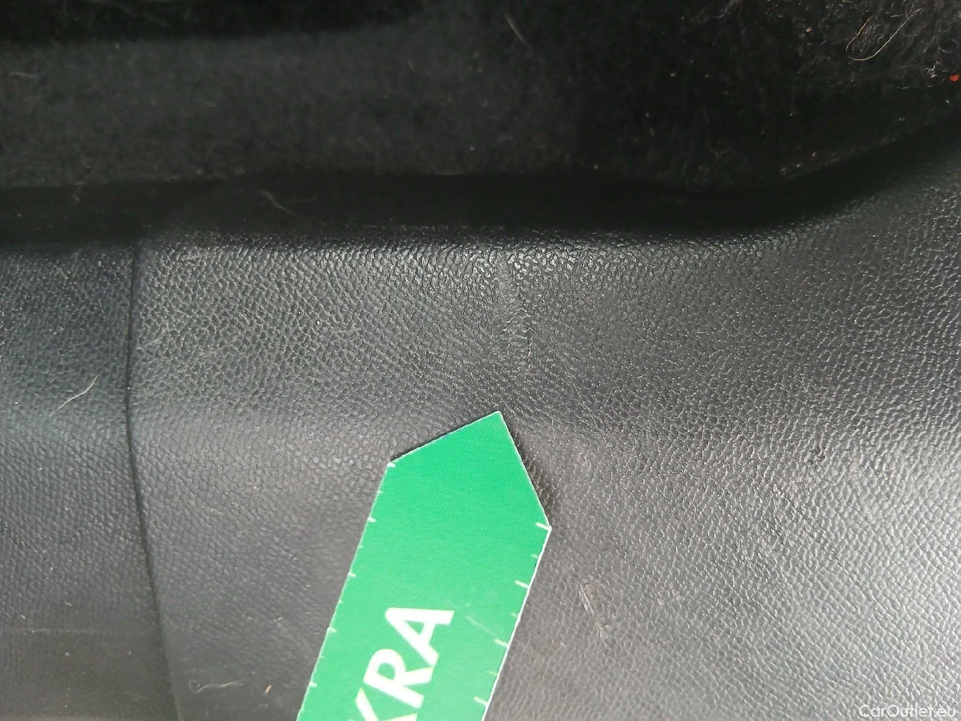  Peugeot  2008 PEUGEOT  / 2019 / 5P / todoterreno Active Pack BlueHDI 81kW (110CV) #15