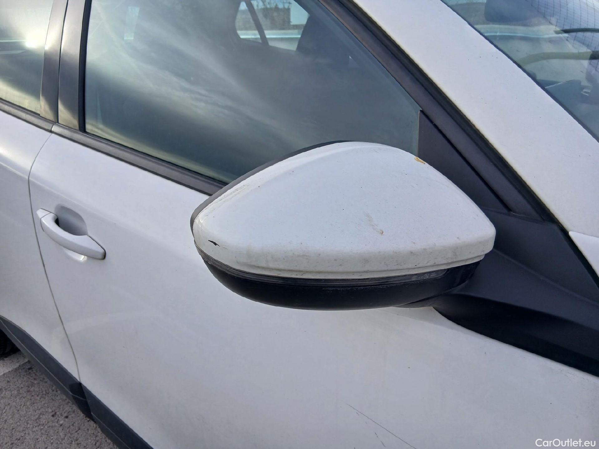  Peugeot  2008 PEUGEOT  / 2019 / 5P / todoterreno Active Pack BlueHDI 81kW (110CV) #29