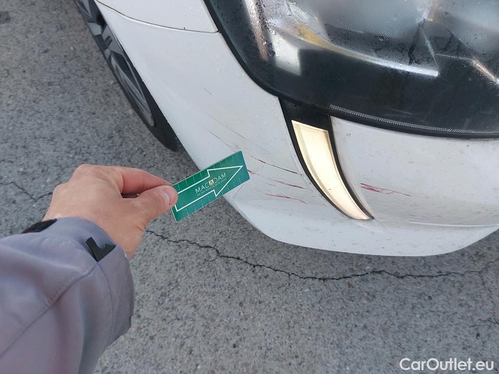  Peugeot  208 PEUGEOT  / 2019 / 5P / berlina con portón BlueHDi 73kW (100CV) Active #18