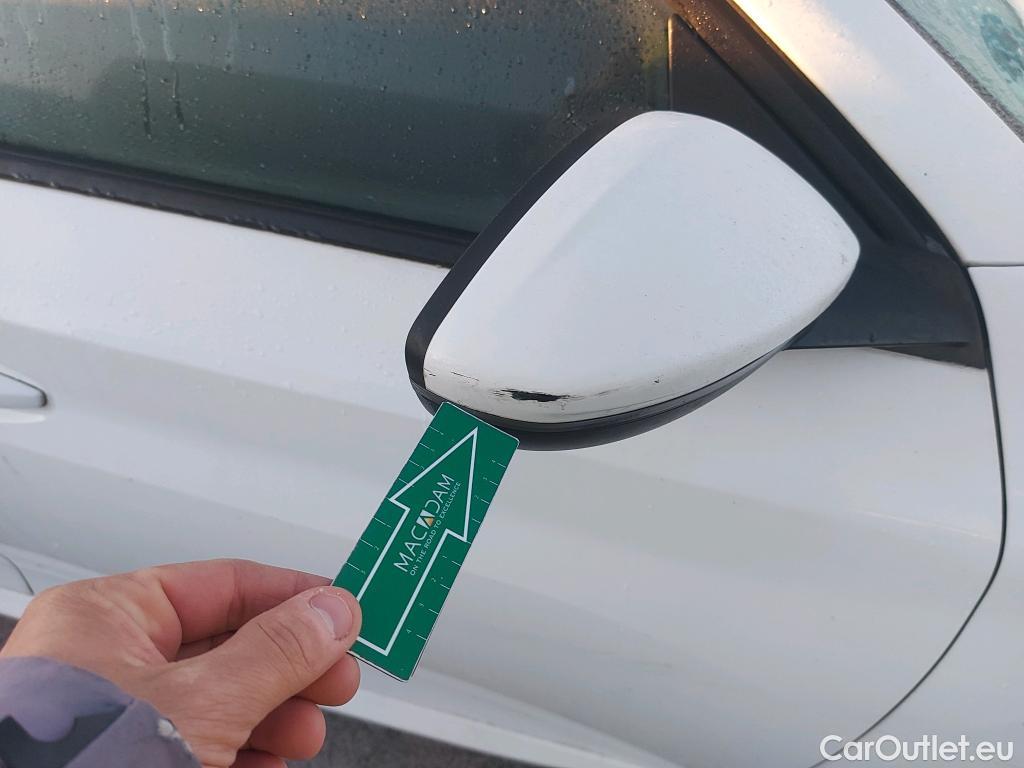  Peugeot  208 PEUGEOT  / 2019 / 5P / berlina con portón BlueHDi 73kW (100CV) Active #26