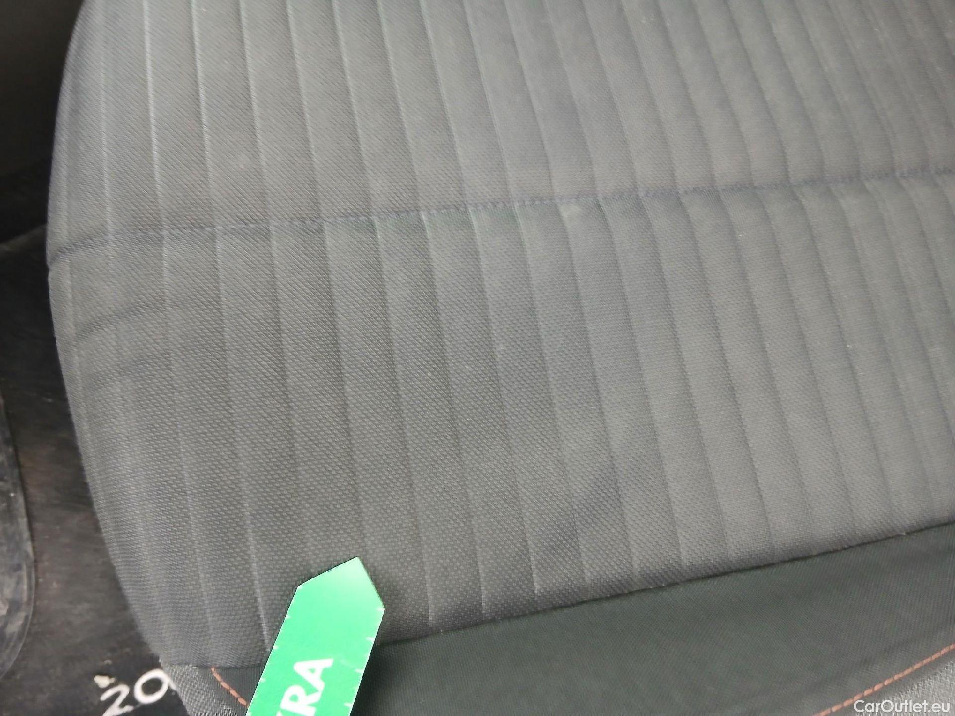  Peugeot  2008 PEUGEOT  / 2019 / 5P / todoterreno Active Pack BlueHDI 81kW (110CV) #42