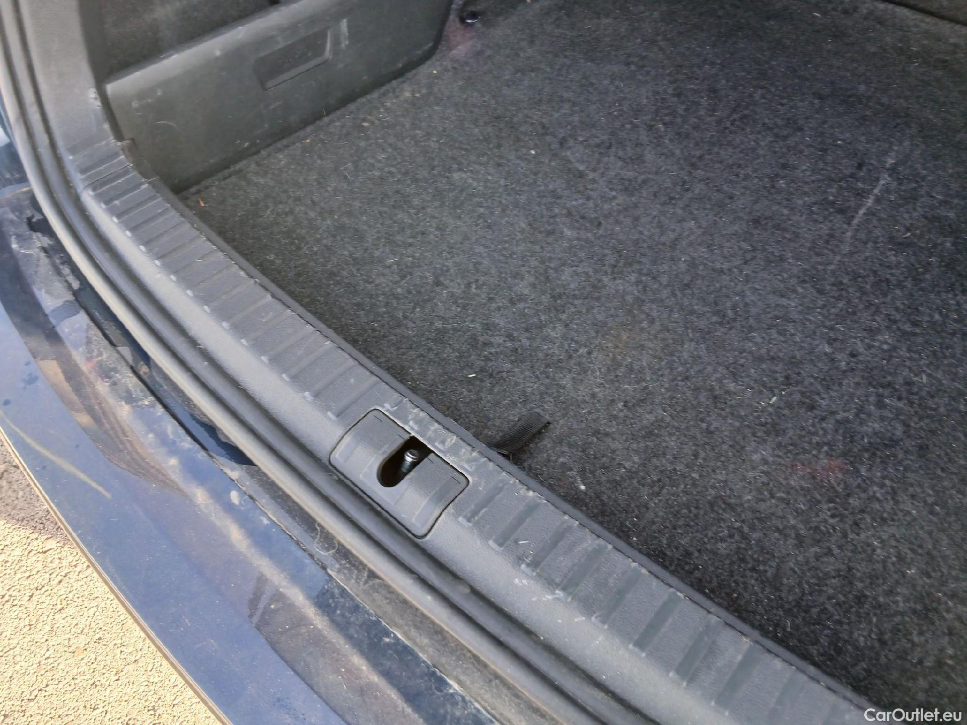  Skoda  Octavia SKODA  / 2020 / 5P / familiar Combi 2.0 TDI 85kW(115CV) DSG Ambition #9