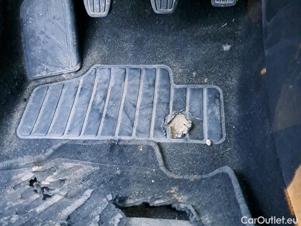  Peugeot  308 PEUGEOT  / 2021 / 5P / berlina con portón 5P Active Pack BlueHDi 130 S&S MAN #23