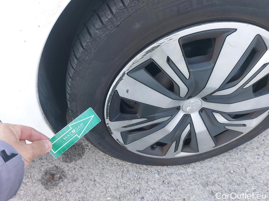  Peugeot  208 PEUGEOT  / 2019 / 5P / berlina con portón BlueHDi 73kW (100CV) Active #16