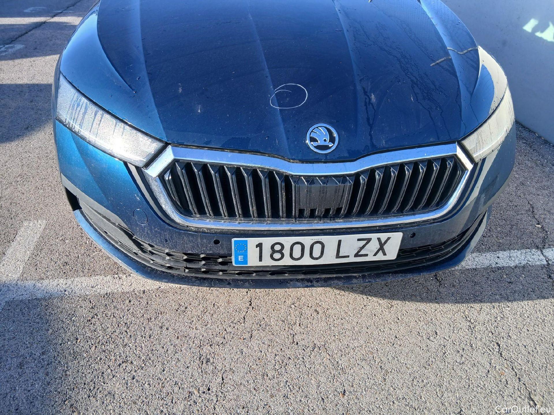  Skoda  Octavia SKODA  / 2020 / 5P / familiar Combi 2.0 TDI 85kW(115CV) DSG Ambition #16