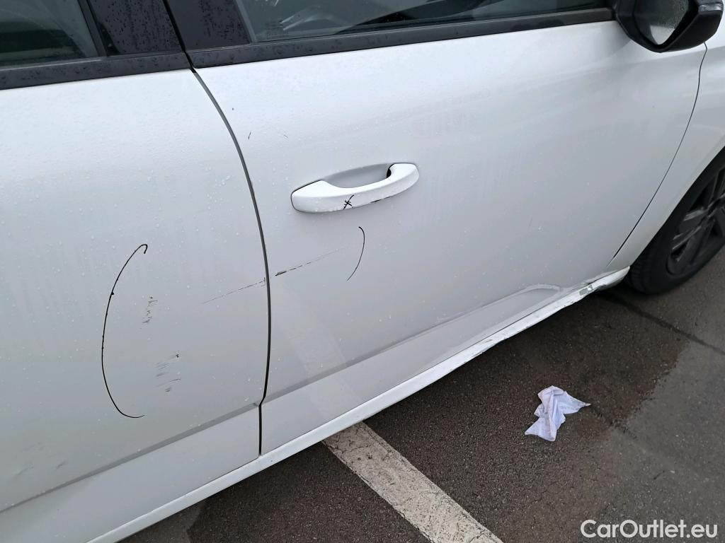  Peugeot  308 PEUGEOT  / 2021 / 5P / berlina con portón 5P Active Pack BlueHDi 130 S&S MAN #37