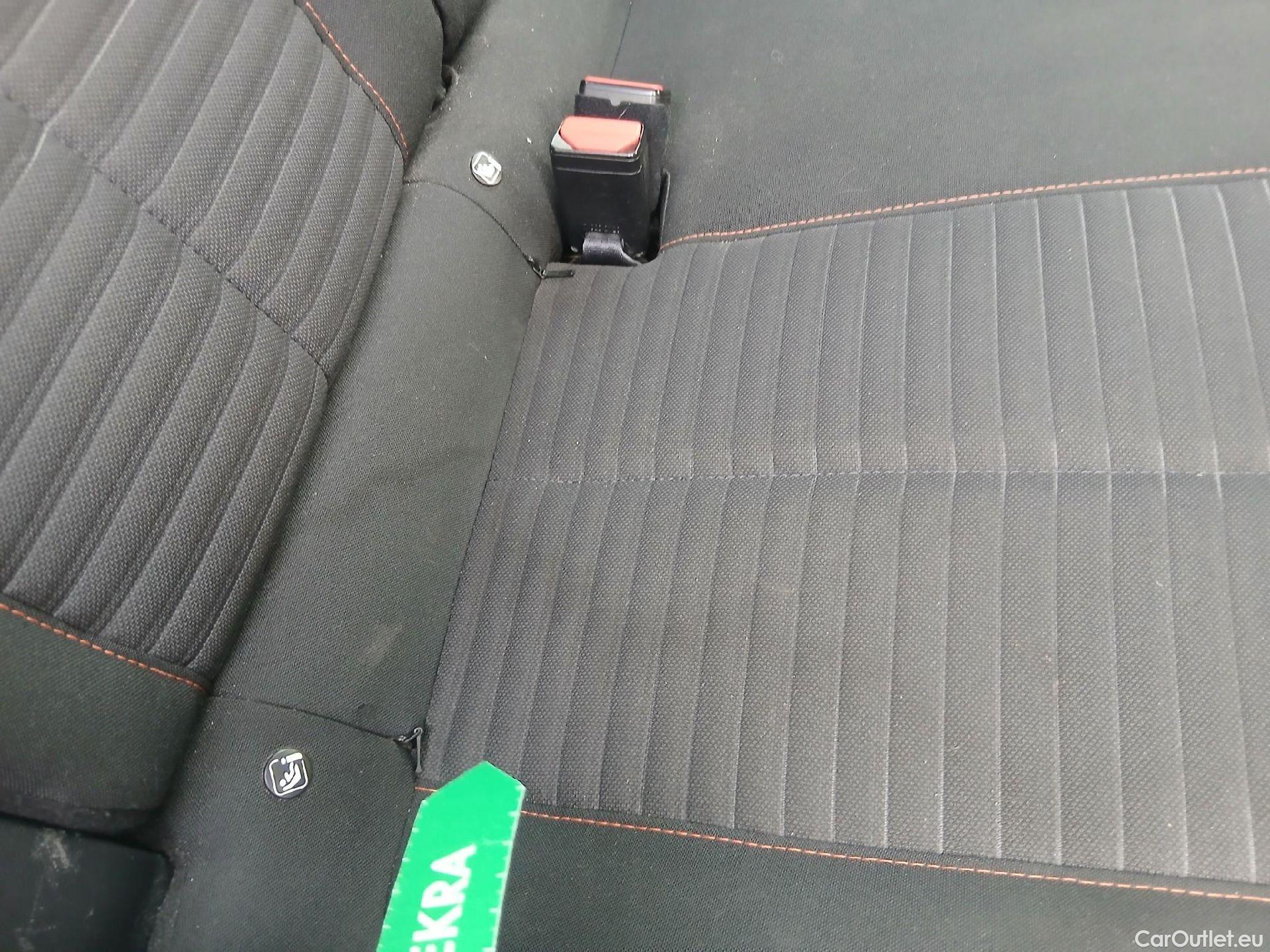  Peugeot  2008 PEUGEOT  / 2019 / 5P / todoterreno Active Pack BlueHDI 81kW (110CV) #43