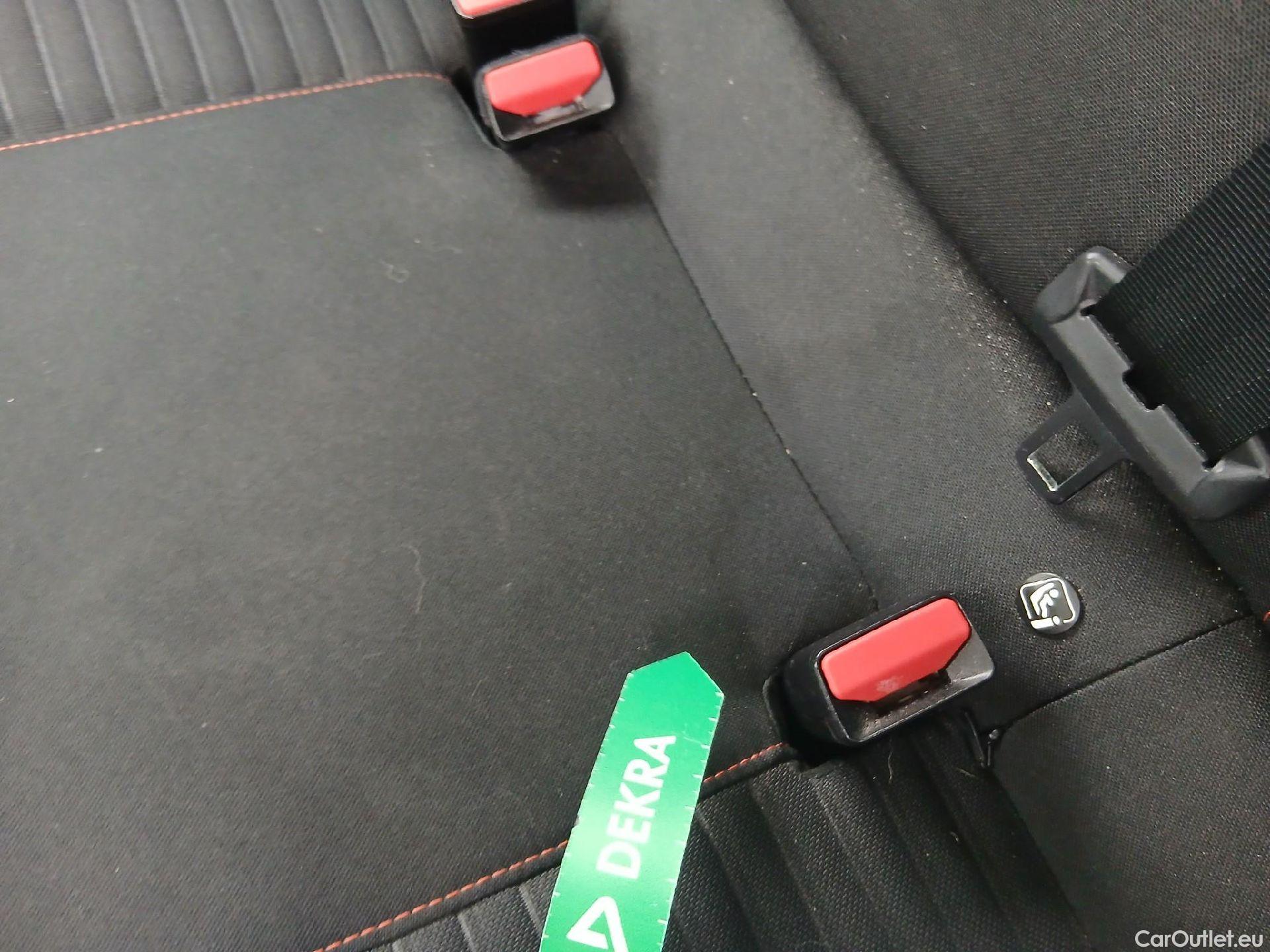  Peugeot  2008 PEUGEOT  / 2019 / 5P / todoterreno Active Pack BlueHDI 81kW (110CV) #44